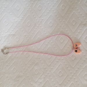 Gamer necklace in light pink